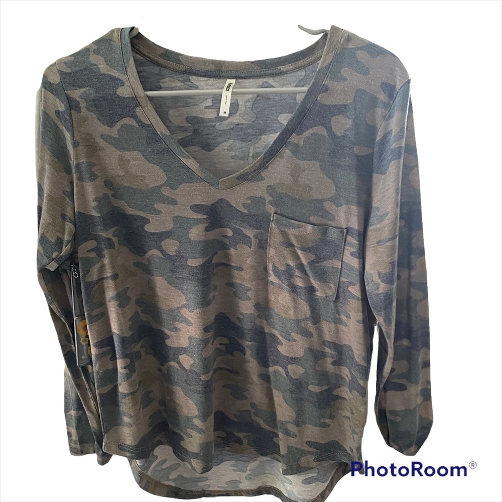 Camo pattern long sleeve shirt size M